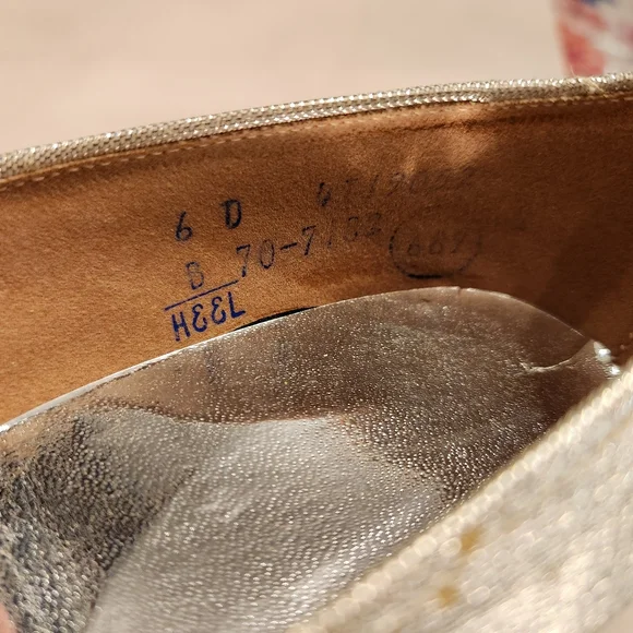 Vintage Silver American Girl Pumps - Size 6, 2.5" Heel - Picture 5 of 11